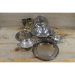 A SMALL QUANTITY OF SILVER PLATED WARE TO INC A QUAICH BY MAPPIN & WEBB TOGETHER WITH TWO NIELLO