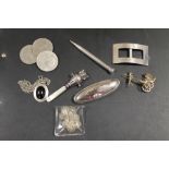 A COLLECTION OF ASSORTED MAINLY SILVER COLLECTABLES TO INC BUCKLE STAMPED STERLING, NAIL BUFFER ETC