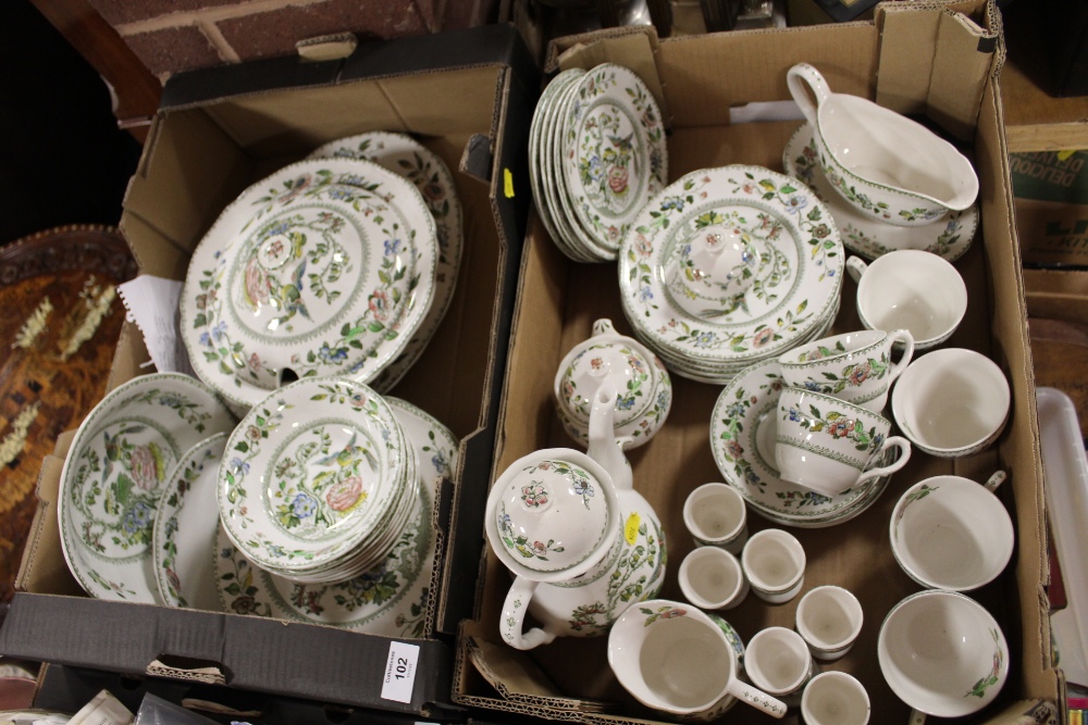 TWO TRAYS OF ENOCH WEDGWOOD DAVENPORT PATTERN TEA AND DINNERWARE (APPROX 50 PIECES)