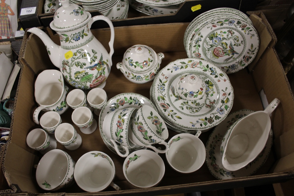 TWO TRAYS OF ENOCH WEDGWOOD DAVENPORT PATTERN TEA AND DINNERWARE (APPROX 50 PIECES) - Image 2 of 4