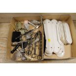 A SMALL TRAY OF COLLECTABLES TO INC CORKSCREWS, TOGETHER WITH A TRAY OF VINTAGE CERAMIC DOOR PLATES