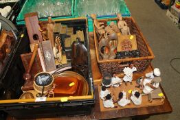 TWO TRAYS OF ASSORTED TREEN TO INCLUDE NOVELTY BOOKENDS, TRIBAL FIGURES ETC