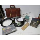 A SELECTION OF RADIO / ELECTRICAL PARTS TO INCLUDE 80M DOUBLET AERIAL, POWER SUPPLY, FUSES,