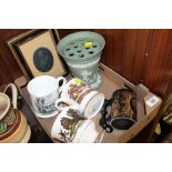 A SMALL SELECTION OF CERAMICS TO INCLUDE WEDGWOOD GREEN JASPERWARE, LIMITED EDITION COALPORT TANKARD