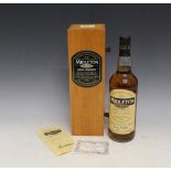 A PRESENTATION BOX 1990 BOTTLING OF MIDLETON VERY RARE IRISH WHISKEY - SIGNED TO THE BOTTLE BY BARRY