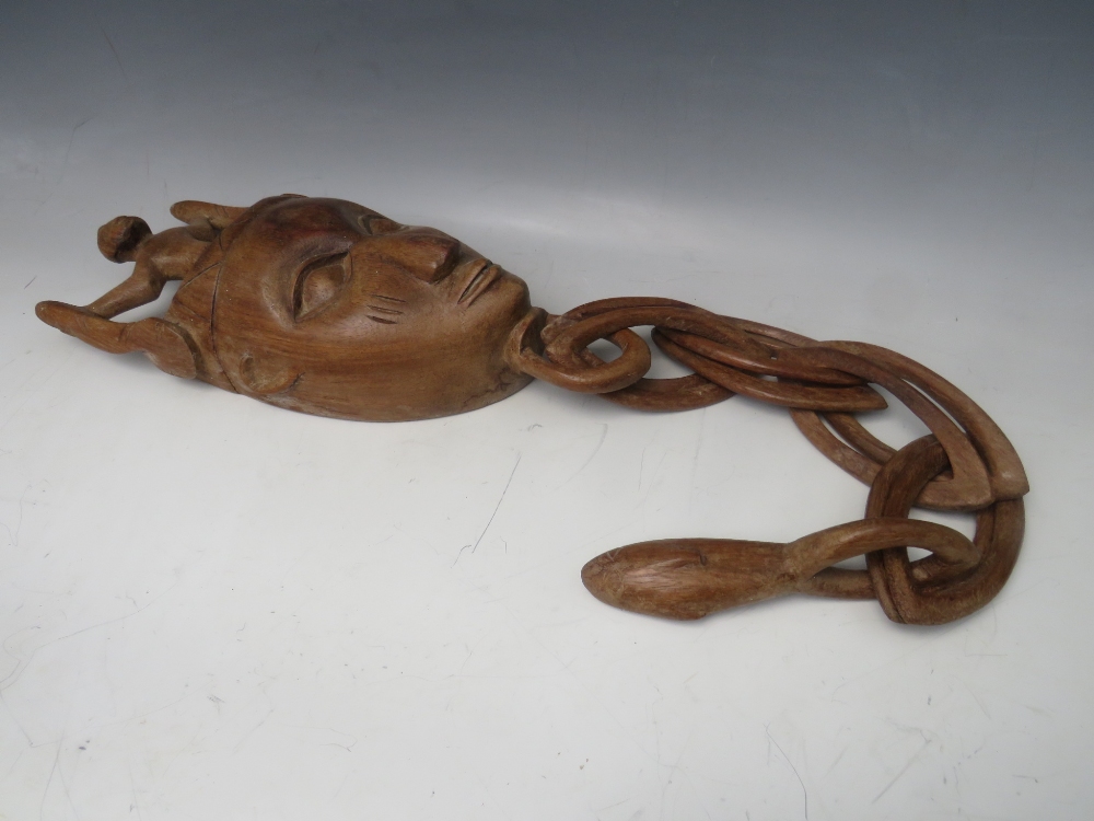 A CARVED WOODEN AFRICAN TRIBAL WALL HANGING / DECORATIVE MASK, overall H 87 cm - Image 3 of 10