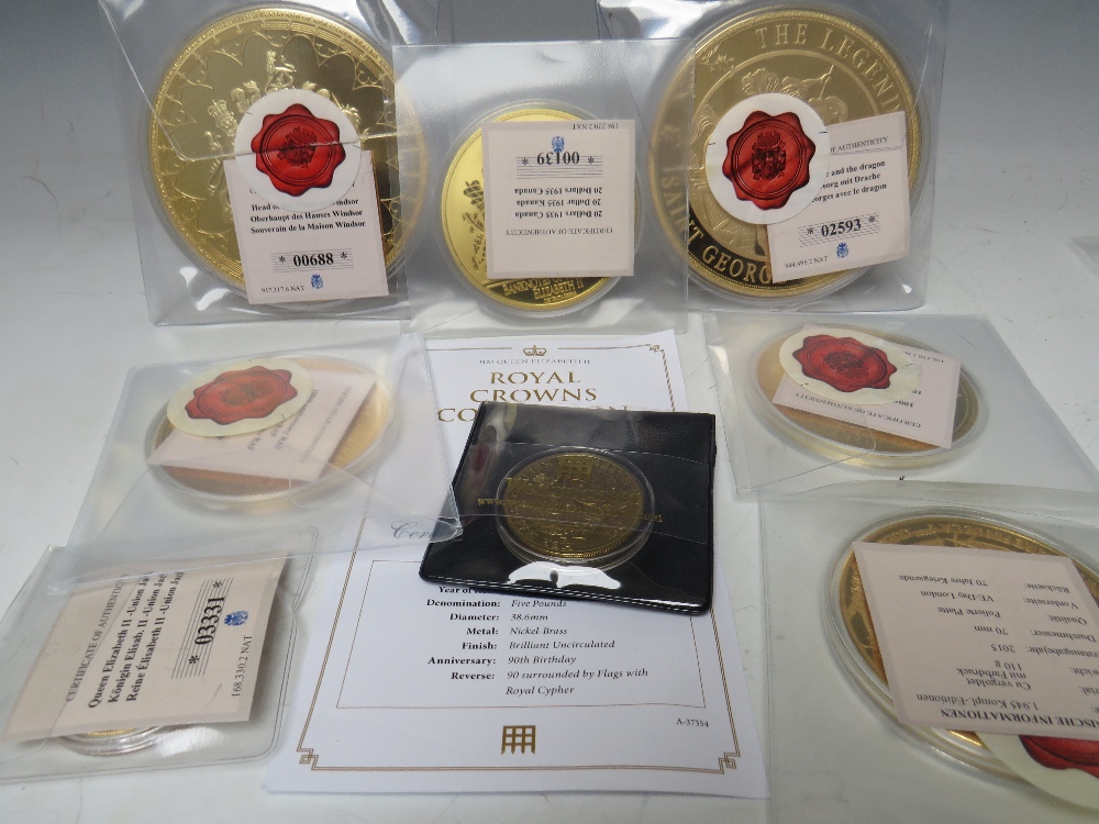 A COLLECTION OF GOLD PLATED AND DECORATIVE OVERSIZE PROOF COINS, to include George & The Dragon, the - Image 5 of 5