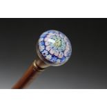 A NOVELTY CANE TOPPED WITH MILLIFIORE GLASS, L 74.5 cm