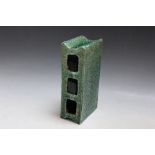 A CERAMIC ORIENTAL STYLE MONOCHROME GREEN STAND, H 19.5 cm