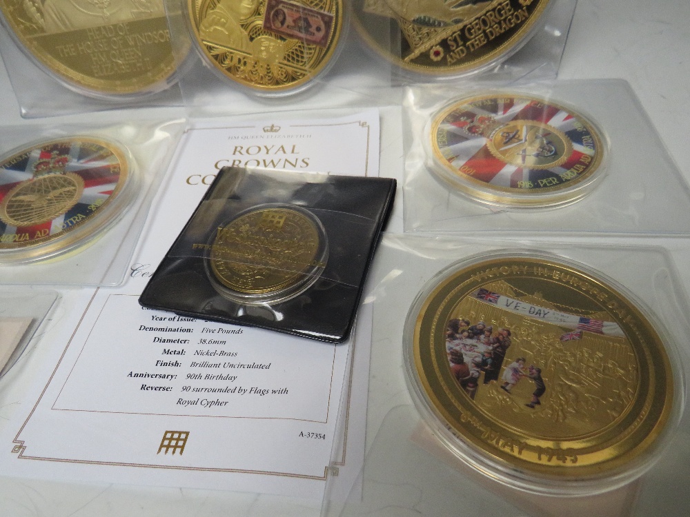 A COLLECTION OF GOLD PLATED AND DECORATIVE OVERSIZE PROOF COINS, to include George & The Dragon, the - Image 4 of 5