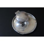 A HALLMARKED SILVER CAPSTAN INKWELL, with integral pen rest, Birmingham 1937, Dia 10 cm