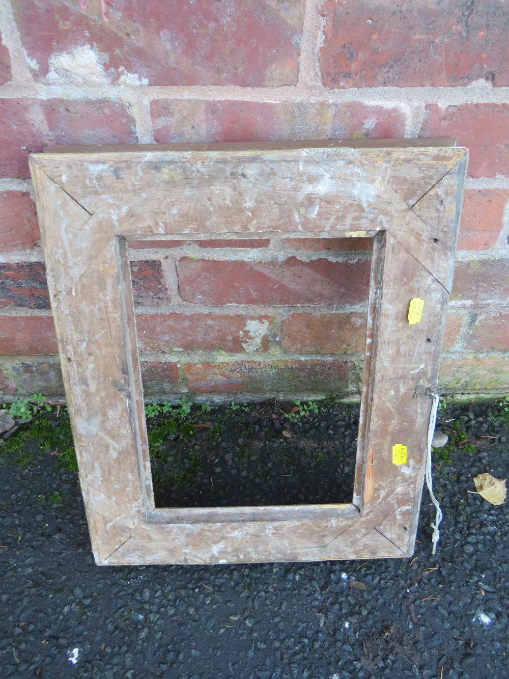 AN 18TH CENTURY DECORATIVE GOLD FRAME IN NEED OF SOME RESTORATION, frame W 9 cm, rebate 23 x 31 cm - Image 4 of 4