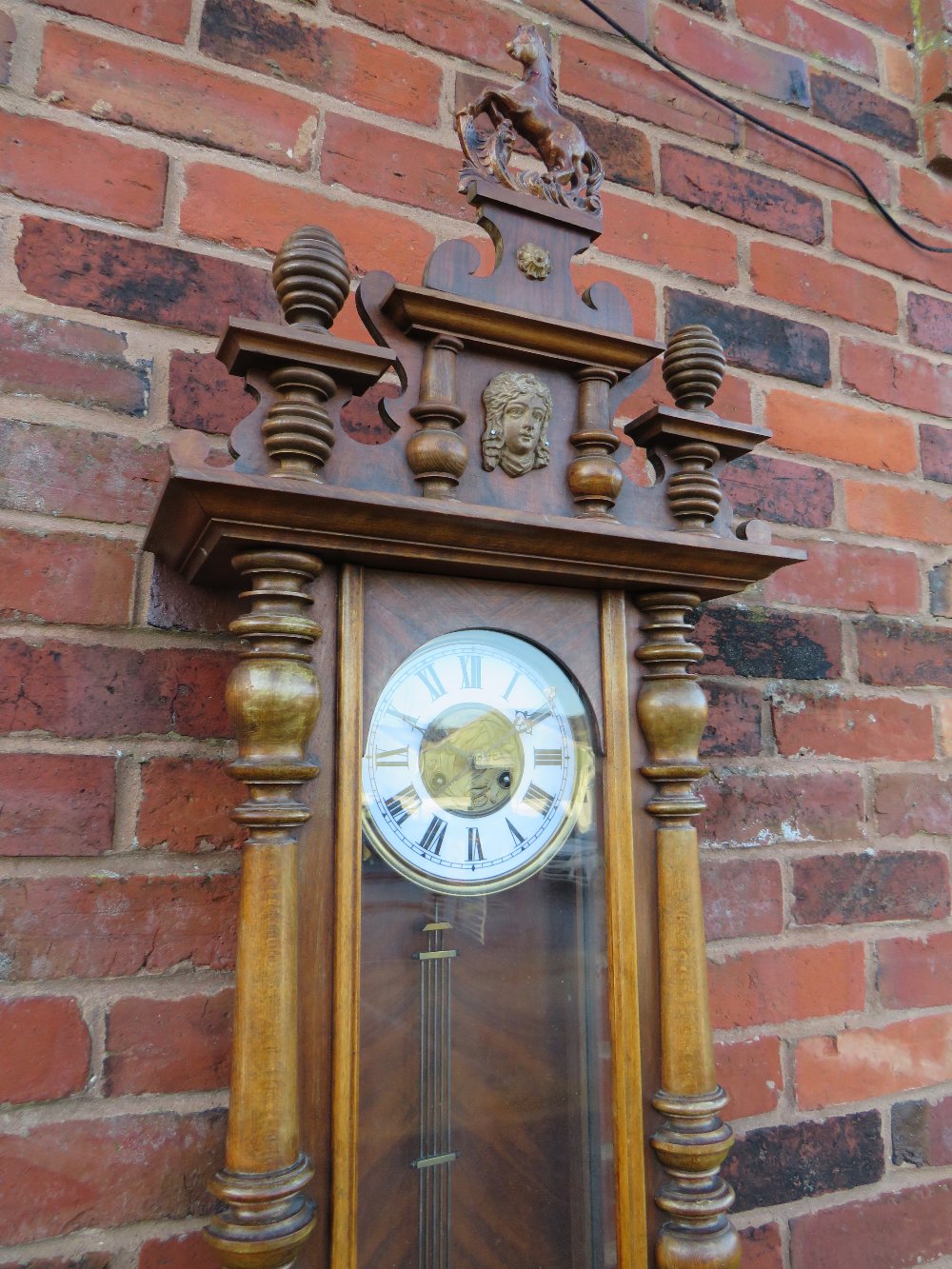 A LARGE GONG STRIKE VIENNA WALL CLOCK, the tall case comprising of oak pillars, mahogany veneered - Image 4 of 12