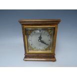 A WOODEN CASED ELLIOTT MANTLE CLOCK, raised on four brass bun feet, H 16.8 cm, W 13.5 cm, D 7 cm