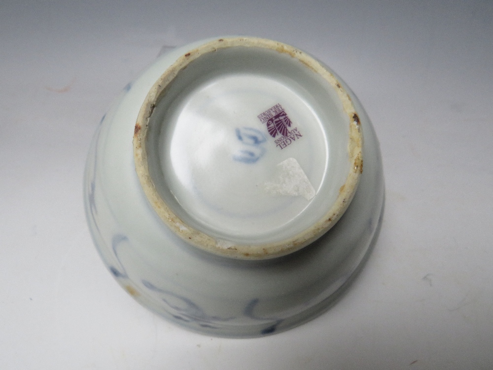 A CHINESE TEK SING CARGO BLUE AND WHITE BOWL WITH LOTUS DECORATION, retaining Nagel Auctions label - Image 2 of 5