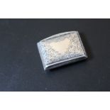 A HALLMARKED SILVER SNUFF BOX - BIRMINGHAM 1898, W 4.5 cm