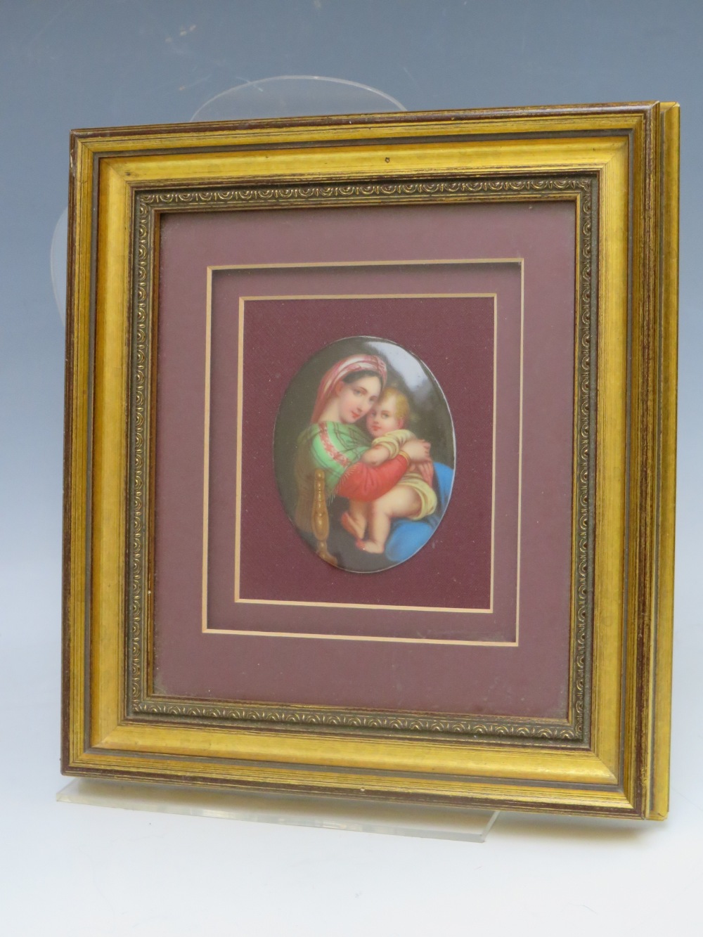 EARLY 20TH CENTURY CONTINENTAL SCHOOL, after Raphael 'Madonna Della Seggiola', painted on an oval - Image 2 of 4