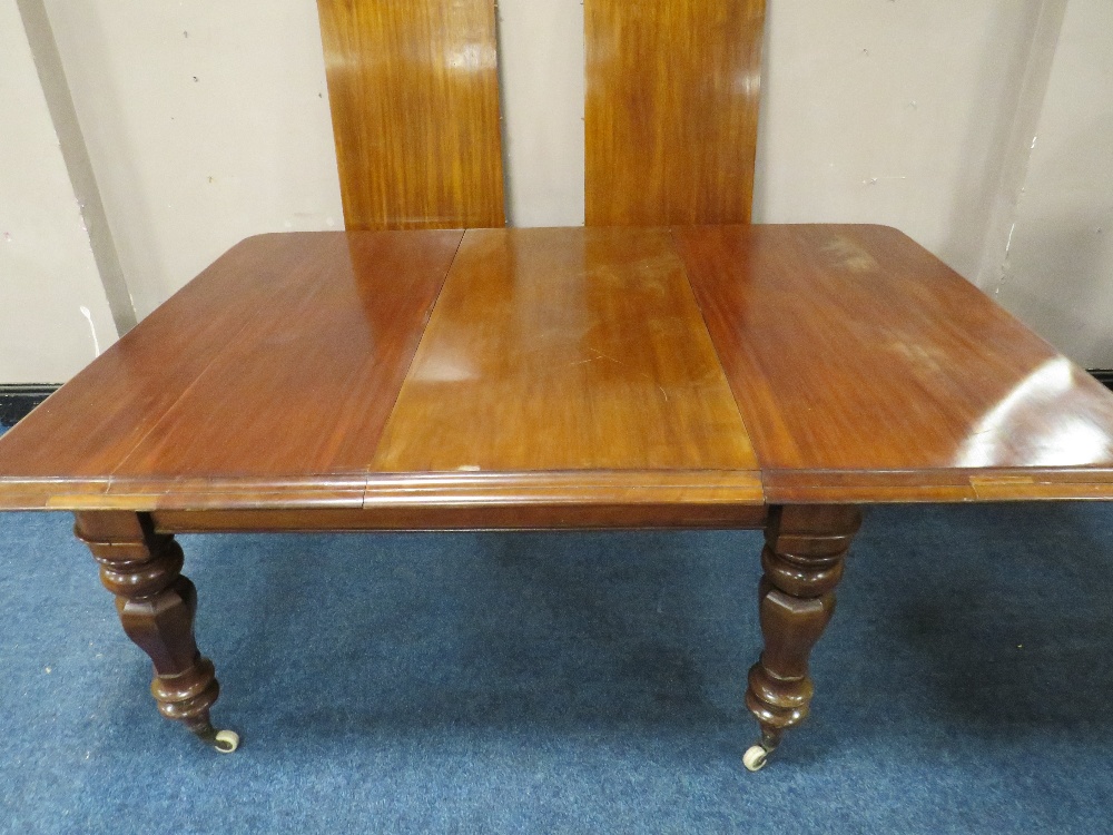 A 19TH CENTURY MAHOGANY PULL-OUT EXTENDING DINING TABLE WITH THREE ADDITIONAL LEAVES, raised on - Image 4 of 4