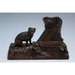 A BLACK FOREST STYLE TABLE VESTA IN THE FORM OF A CAT BY A TREE STUMP, W 12 cm
