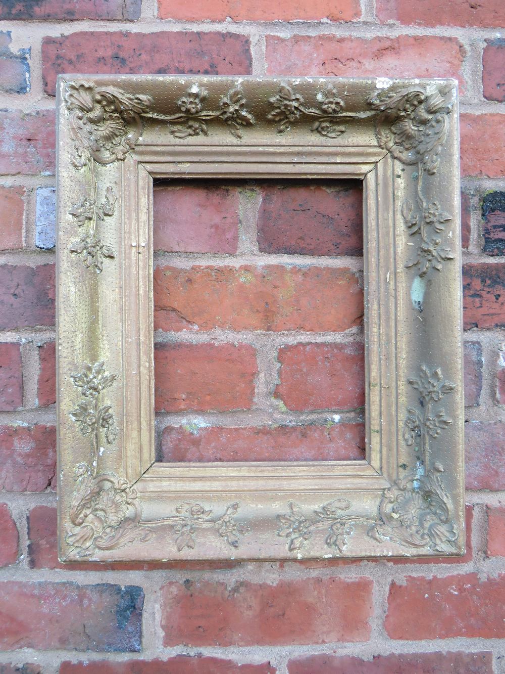 AN 18TH CENTURY DECORATIVE GOLD FRAME IN NEED OF SOME RESTORATION, frame W 9 cm, rebate 23 x 31 cm
