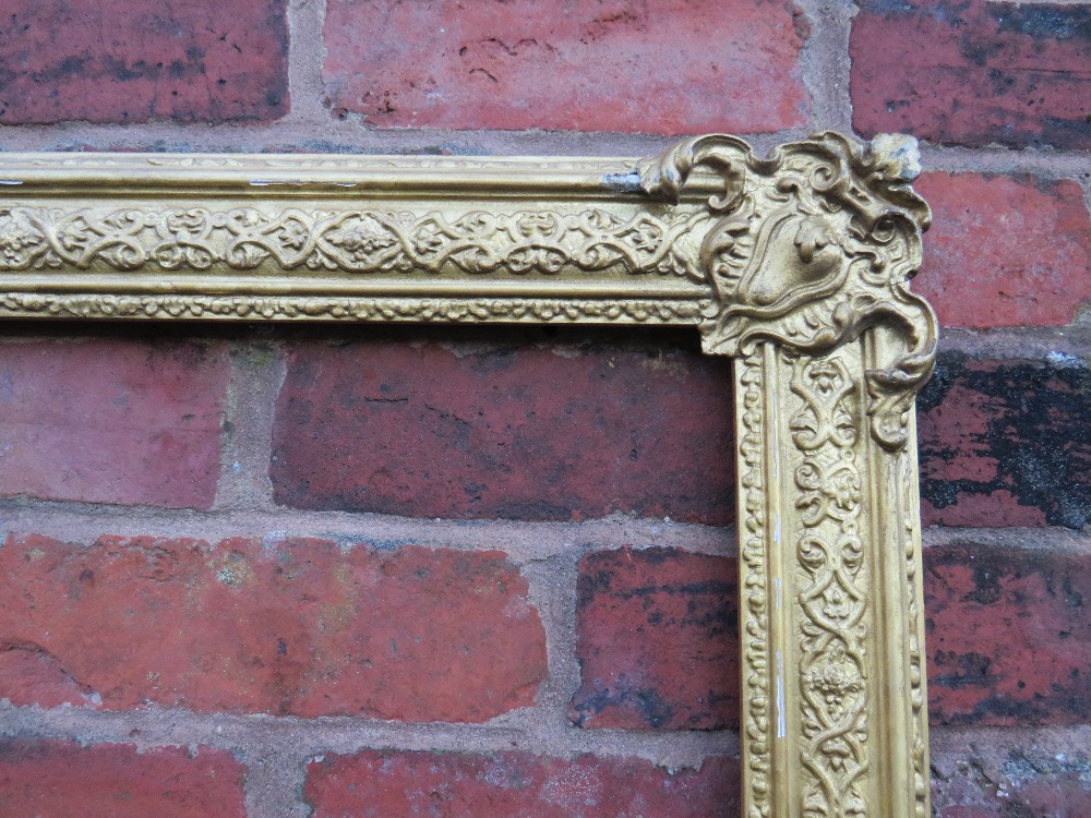 A 19TH CENTURY DECORATIVE GOLD FRAME WITH CORNER EMBELLISHMENTS, frame W 7.5 cm, rebate 40 x 30 cm - Image 2 of 6