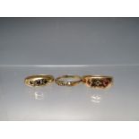 A VINTAGE 15 CT GOLD GEMSET RING, ring size P, approx 1.97 g, together with two 9ct gold rings -