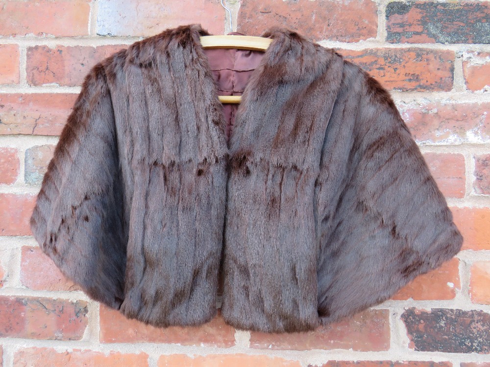 A DAWN MINK FUR STOLE, fully lined, together with a vintage ermine type fur cape (2)Condition - Image 3 of 6