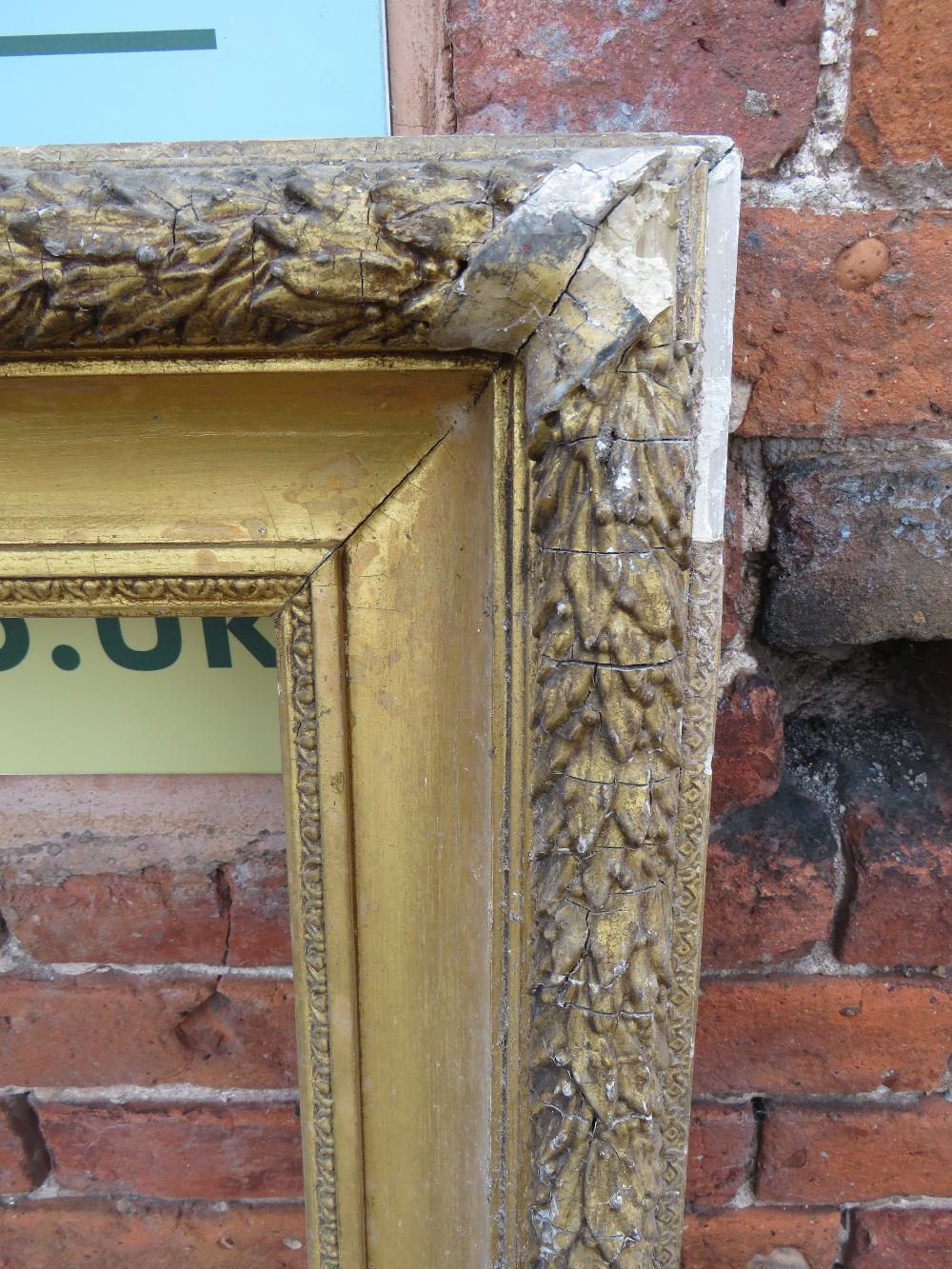 A 19TH CENTURY GILTWOOD RECTANGULAR PICTURE FRAME WITH ACANTHUS MOULDING, rebate 101 x 80 cm - Image 3 of 4