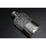 A HALLMARKED SILVER AND CUT GLASS HIP FLASK - LONDON 1904, engraved to cup 'LILY', H 14.25 cm