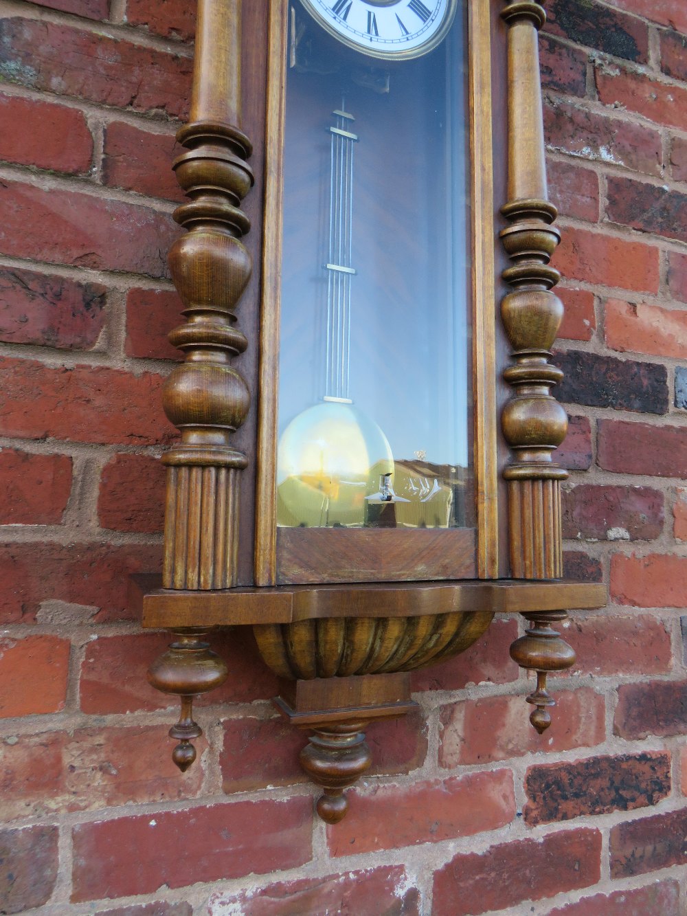 A LARGE GONG STRIKE VIENNA WALL CLOCK, the tall case comprising of oak pillars, mahogany veneered - Image 5 of 12