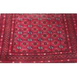 A LATE 19/EARLY 20TH CENTURY EASTERN WOOLLEN RUG - MAINLY RED GROUND 173 X 130 CM