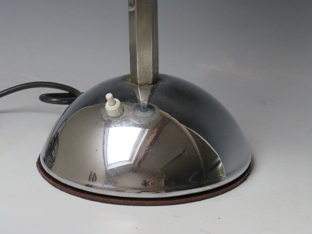 A CHROME ART DECO TABLE LAMP WITH PERIOD SHADE, overall H 53.5 cm - Image 4 of 6
