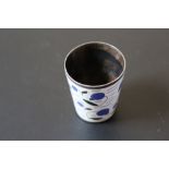 A RUSSIAN STYLE ENAMEL VODKA CUP, possibly silver, stamp to base, H 5 cm