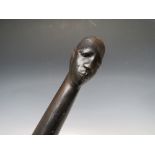 AN AFRICAN TRIBAL STICK WITH FACIAL KNOP, twist cane, L 92 cm