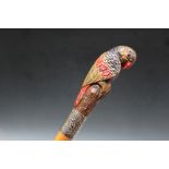 A WALKING CANE WITH A CARVED POMMEL IN THE FORM OF A PARROT, L 97 cm
