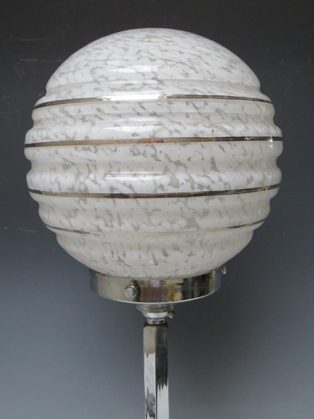 A CHROME ART DECO TABLE LAMP WITH PERIOD SHADE, overall H 53.5 cm - Image 3 of 6