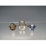 A COLLECTION OF THREE LADIES GEMSET DRESS RINGS, to include two 9ct gold examples, both ring size