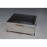 A HALLMARKED SILVER CIGARETTE BOX - BIRMINGHAM 1961, W 13 cm