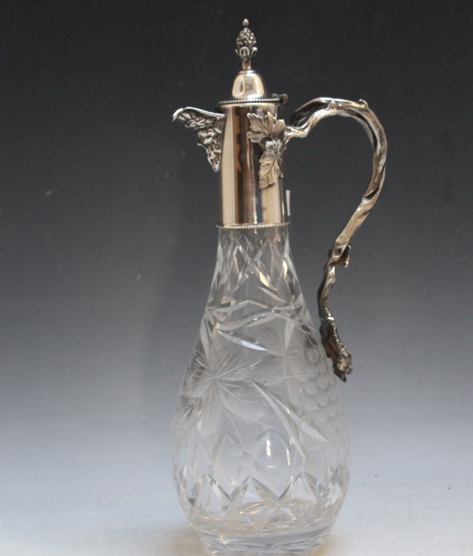 A SILVER PLATE AND CUT GLASS CLARET JUG, H 33.5 cm