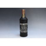 1 BOTTLE OF NIEPOORT & CA LDA 1952 PORT - TOP SHOULDER