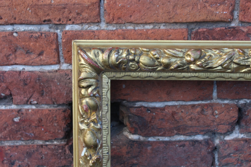A LATE 18TH / EARLY 19TH CENTURY DECORATIVE GOLD FRAME WITH FRUIT DESIGN, frame W 7.5 cm, rebate - Image 5 of 6