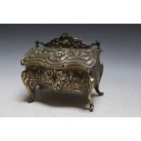 A FRENCH STYLE BRASS DESK STAND IN THE FORM OF AN ELABORATE CHEST, W 16.5 cm