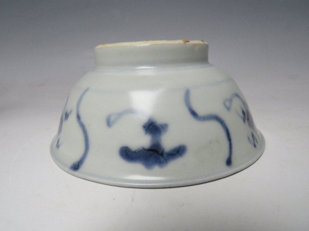 A CHINESE TEK SING CARGO BLUE AND WHITE BOWL WITH LOTUS DECORATION, retaining Nagel Auctions label - Image 5 of 5