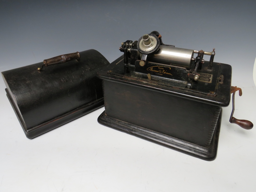 A VINTAGE EDISON STANDARD PHONOGRAPH