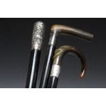 THREE VINTAGE WALKING CANES TO INCLUDE A WHITE METAL TOPPED CONTINENTAL EXAMPLE, L 89 cm