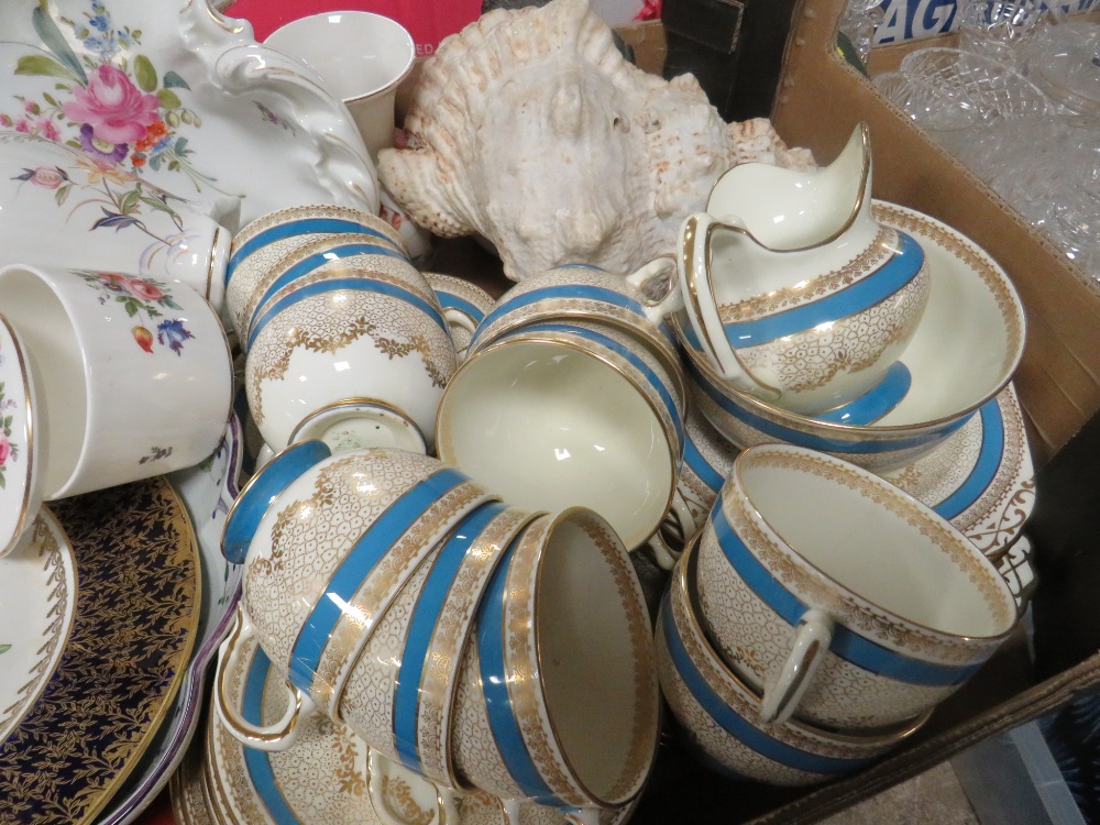 TWO TRAYS OF ASSORTED CERAMICS, TREEN ETC TO INCLUDE A GILDED AYNSLEY PEMBROKE PLATE - Image 5 of 7