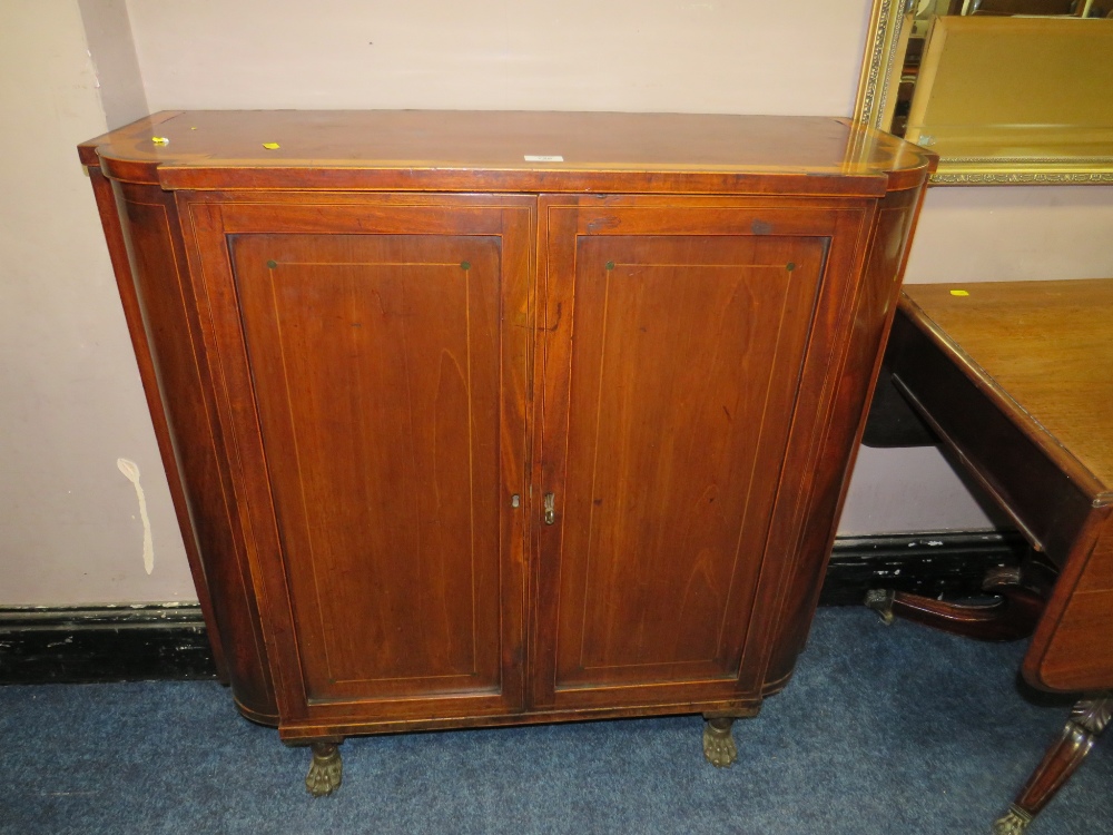 AN ANTIQUE MAHOGANY AND SATINWOOD BANDED TWO DOOR CABINET, RAISED ON HAIRY PAW FEET H-92 W-93 CM