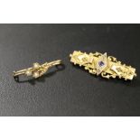 A CHESTER HALLMARKED 9CT GOLD SAPPHIRE AND SEED PEARL BROOCH - APPROX WEIGHT 3.2 g TOGETHER WITH A