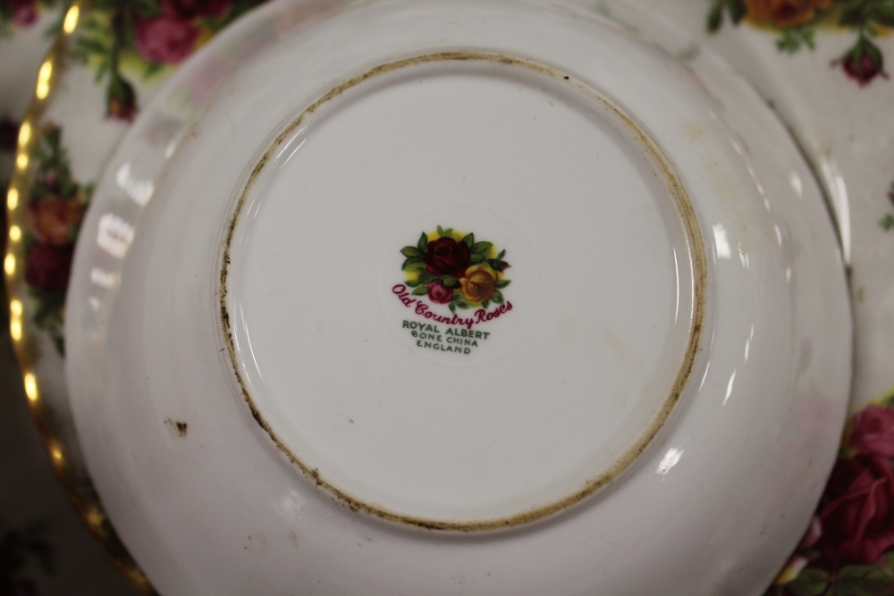 A TRAY OF ROYAL ALBERT OLD COUNTRY ROSES ETC - Image 2 of 2