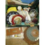 A TRAY OF CERAMICS AND GLASS ETC TO INCLUDE A GLASS TOPPED COMPORT, PLATES ETC